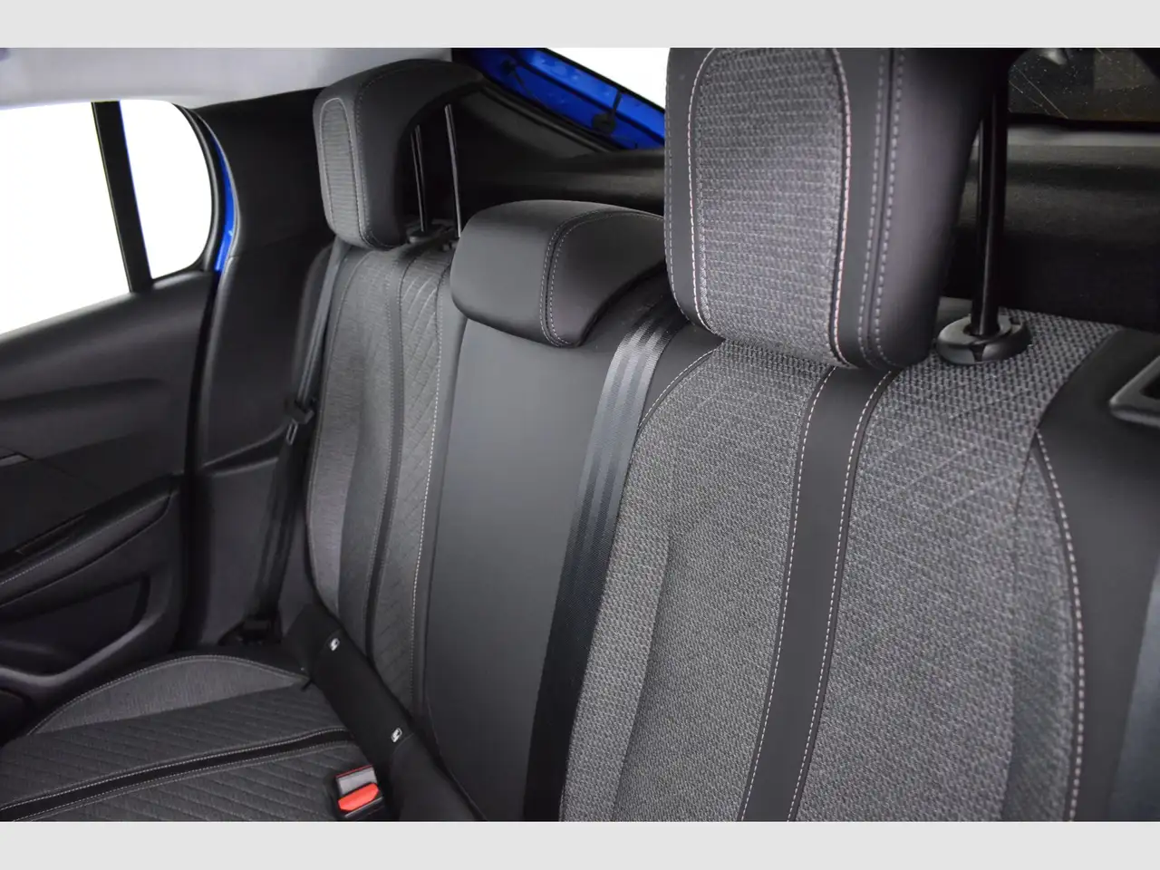 Peugeot 208 Allure Gasolina 100 S&S 6 Vel. MAN — معرض صور السيارة 26
