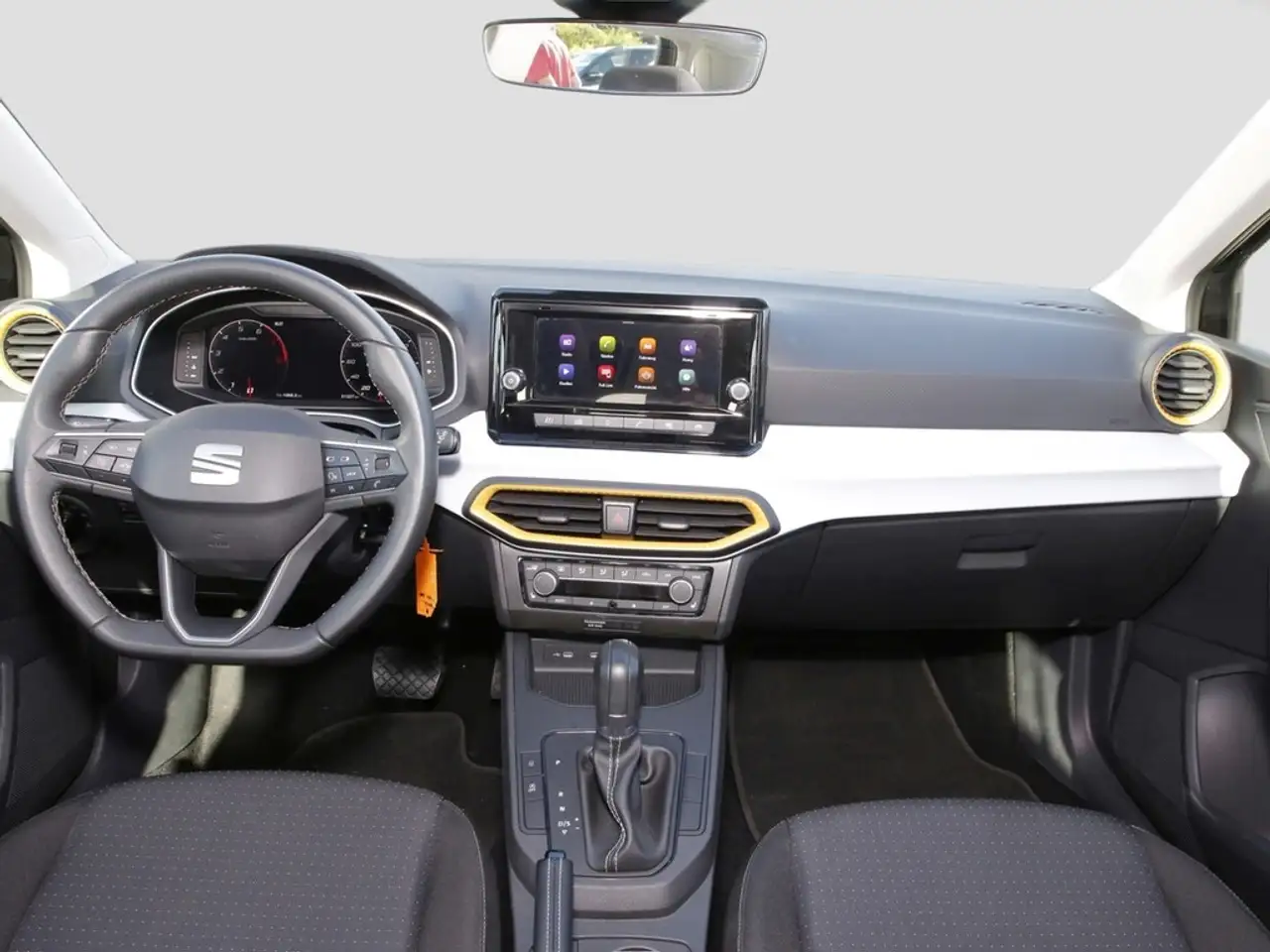 SEAT Ibiza 1.0 TSI DSG Style Edition 15" FullLink+VC LED P... — معرض صور السيارة 12