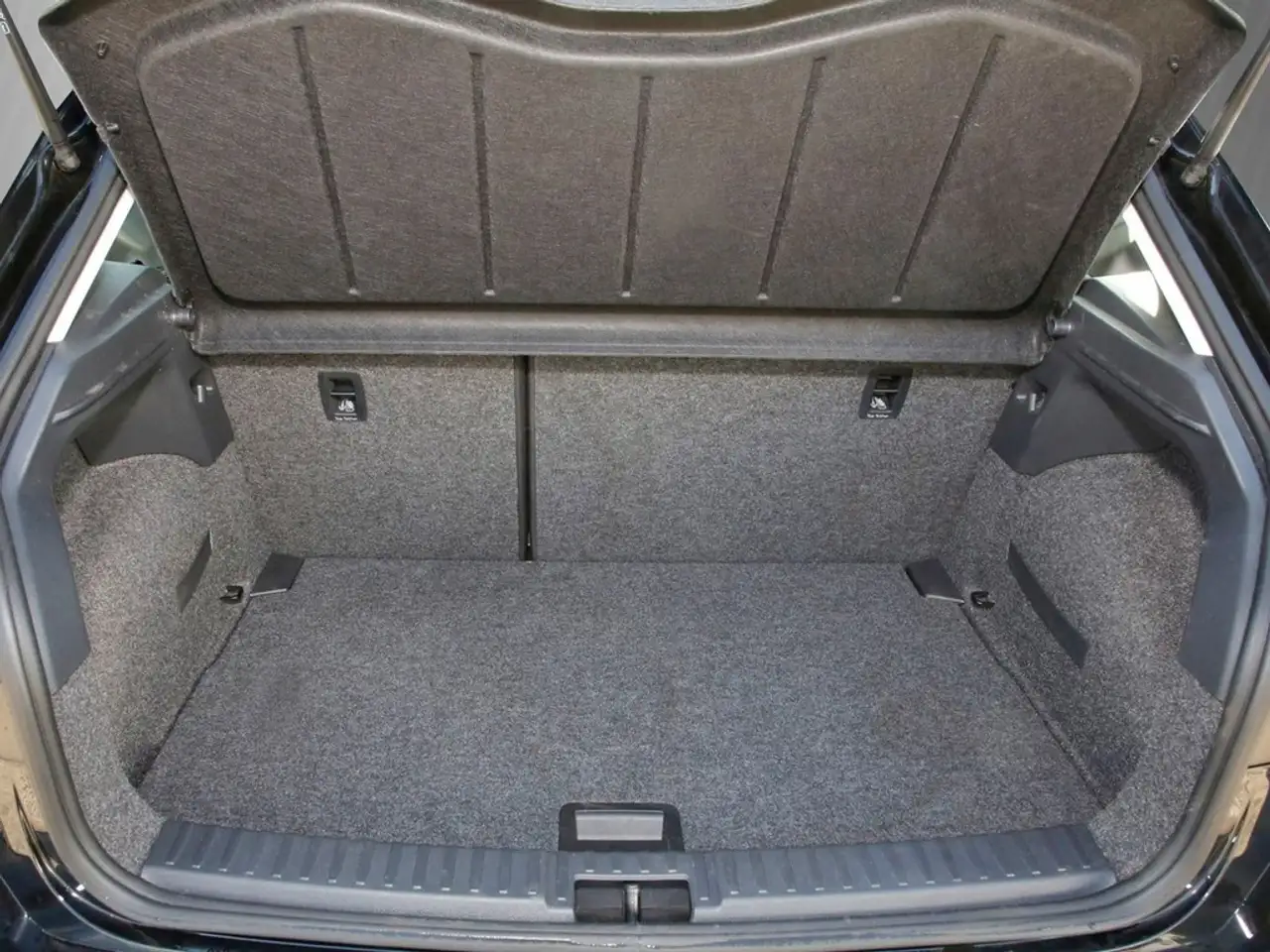 SEAT Ibiza 1.0 TSI DSG Style Edition 15" FullLink+VC LED P... — معرض صور السيارة 6