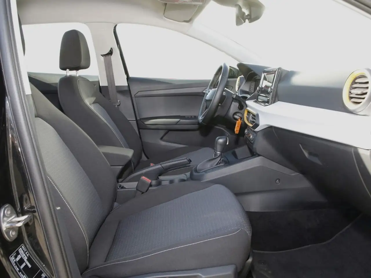SEAT Ibiza 1.0 TSI DSG Style Edition 15" FullLink+VC LED P... — معرض صور السيارة 8