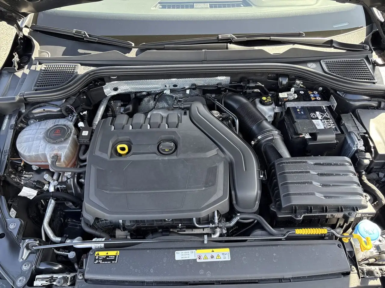 Volkswagen Golf VIII R-Line 1.5eTSI DSG RFK+LED+ACC+SHZ+App — Vehicle gallery 20