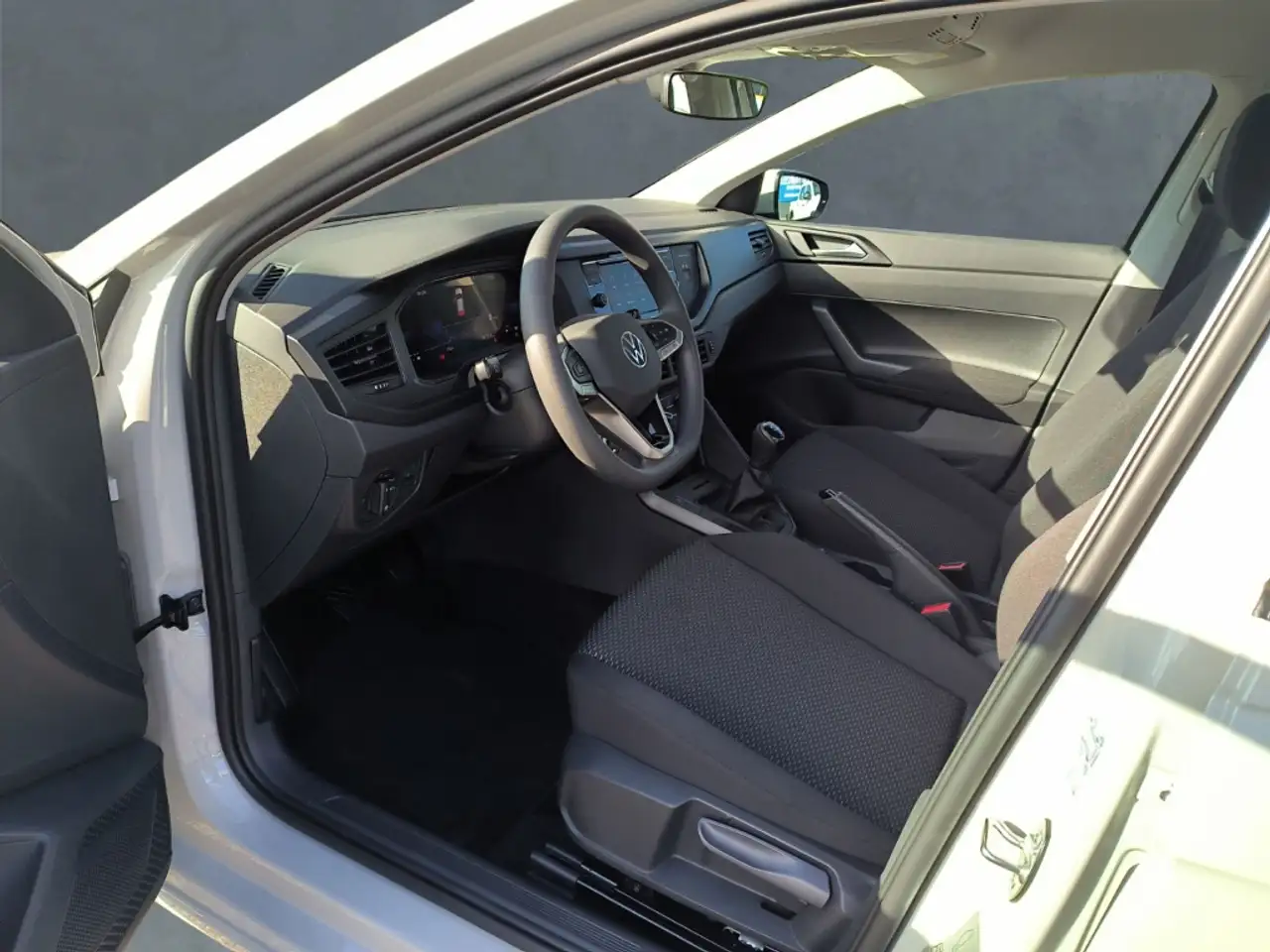 Volkswagen Polo VI 1.0+Klimaanlage+LED+FSE+el.Fensterheber — Galería del vehículo 8