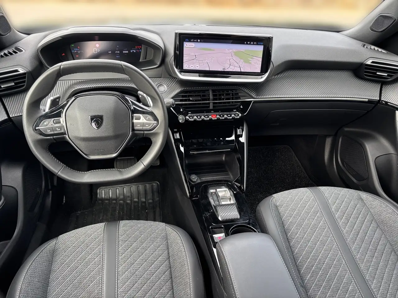 Peugeot 2008 1.2 PureTech 130 Allure LED PDC KlimaA Navi — Galerie du véhicule 10