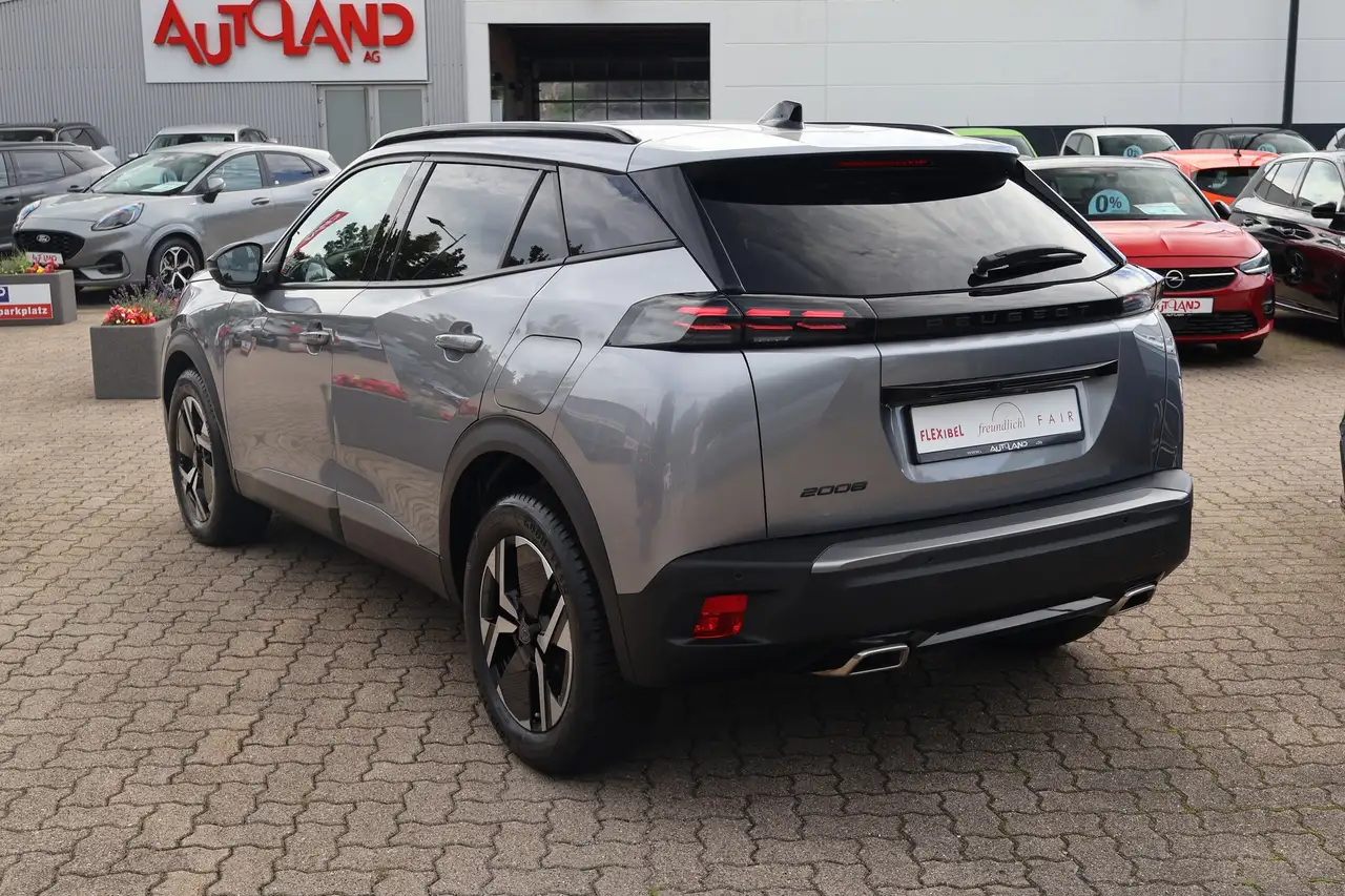 Peugeot 2008 1.2 PureTech Aut. Allure LED Navi Kamera — Vehicle gallery 4