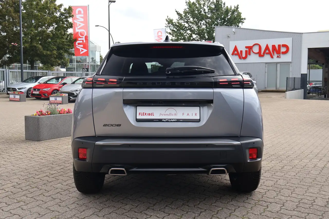Peugeot 2008 1.2 PureTech Aut. Allure LED Navi Kamera — Vehicle gallery 5