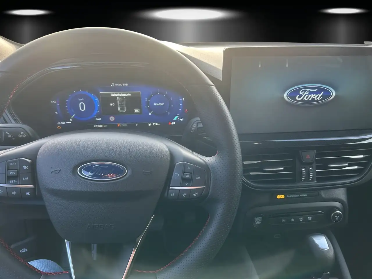 Ford Focus 1.0 EcoBoost Mild-Hybrid ST-Line S/S — معرض صور السيارة 11