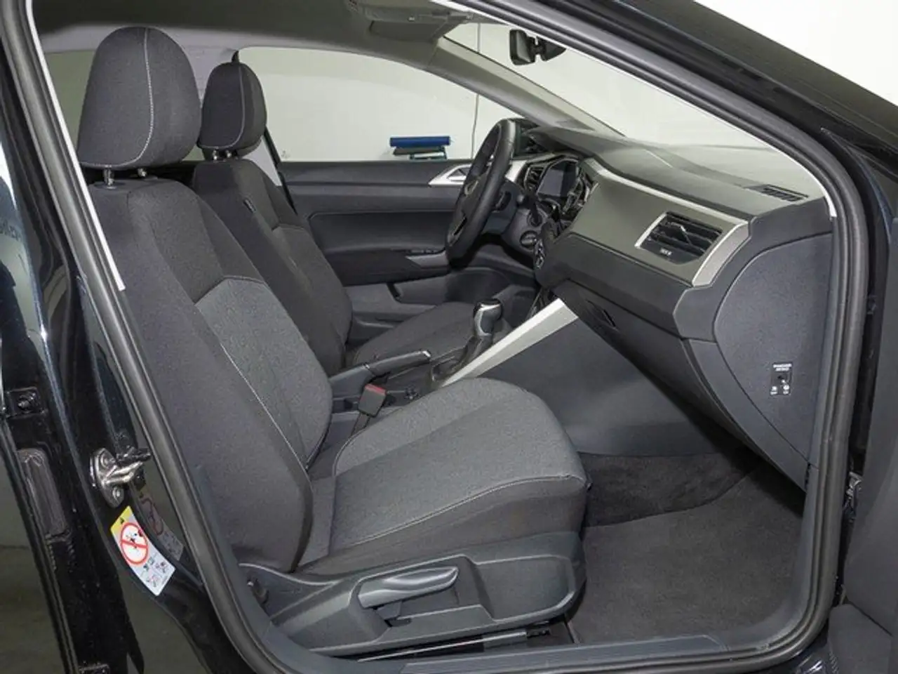 Volkswagen Taigo 1.0 TSI DSG MOVE LED NAVI KLIMA — Galería del vehículo 7