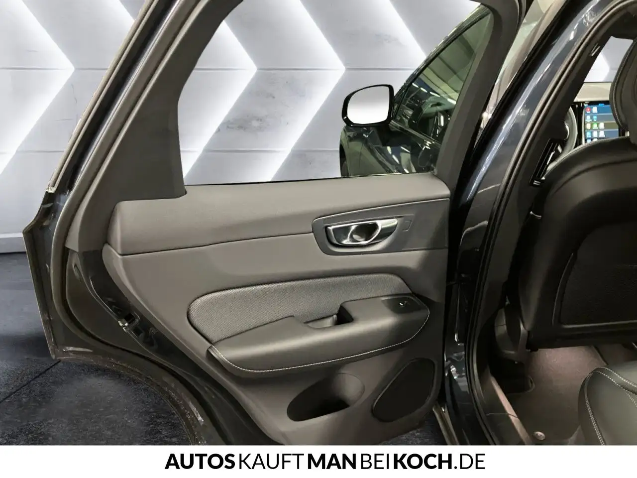 Volvo XC60 B4B Plus Dark ACC BLIS AHK VLED 4xSHz H&K LED — معرض صور السيارة 32