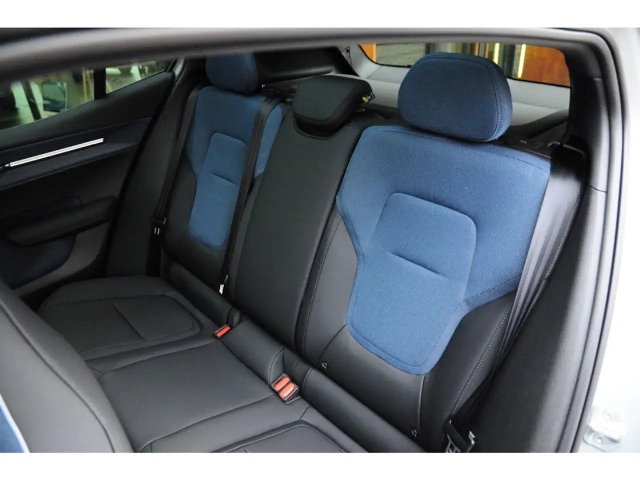 Volvo EX30 Twin Motor Performance Ultra *indigo*AWD* — معرض صور السيارة 16
