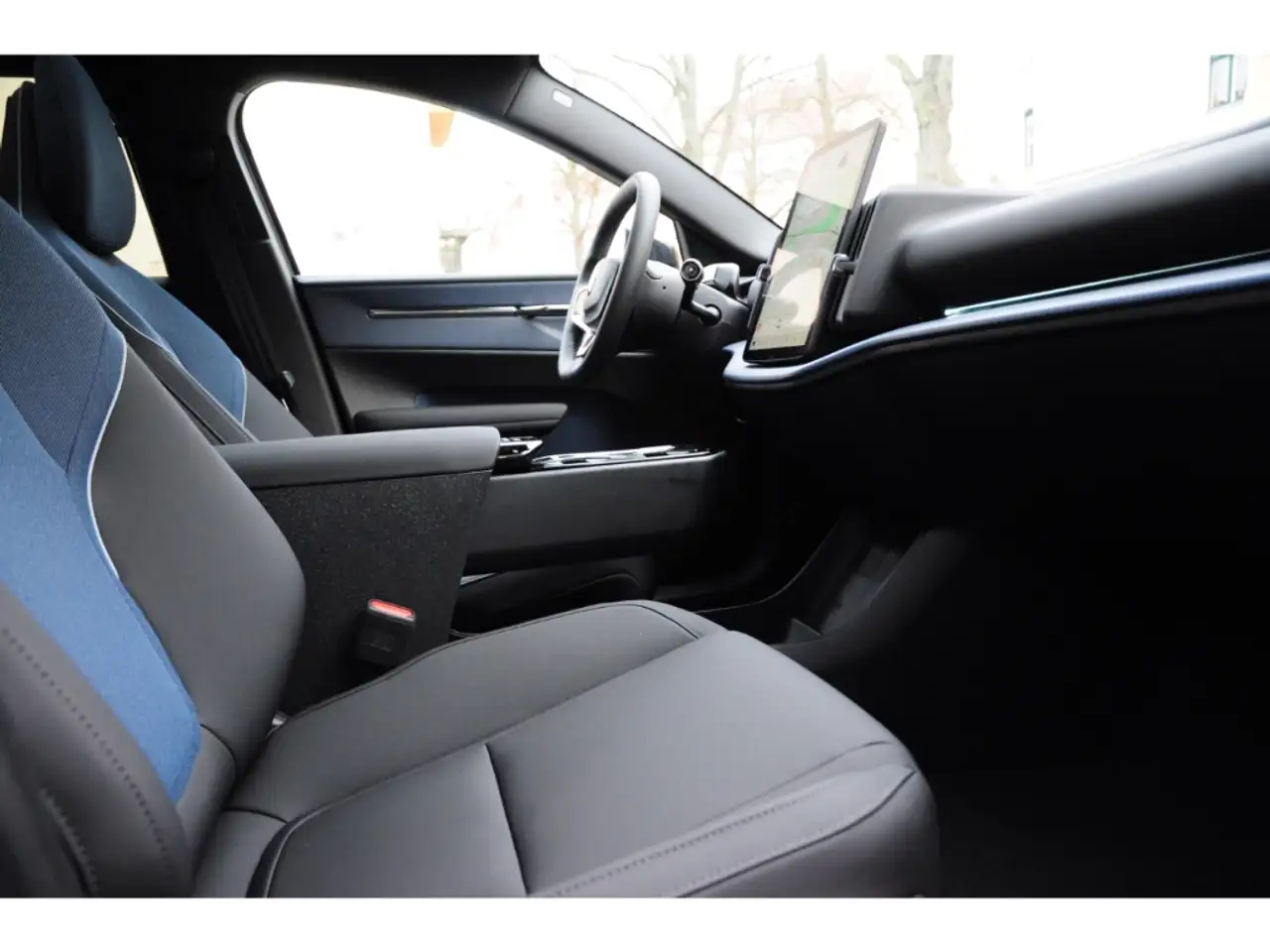 Volvo EX30 Twin Motor Performance Ultra *indigo*AWD* — معرض صور السيارة 13