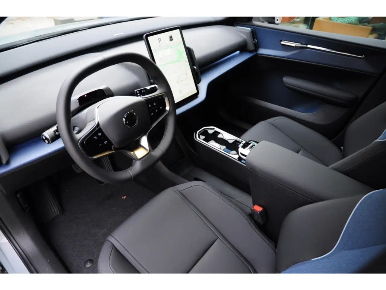 Volvo EX30 Twin Motor Performance Ultra *indigo*AWD* — معرض صور السيارة 15