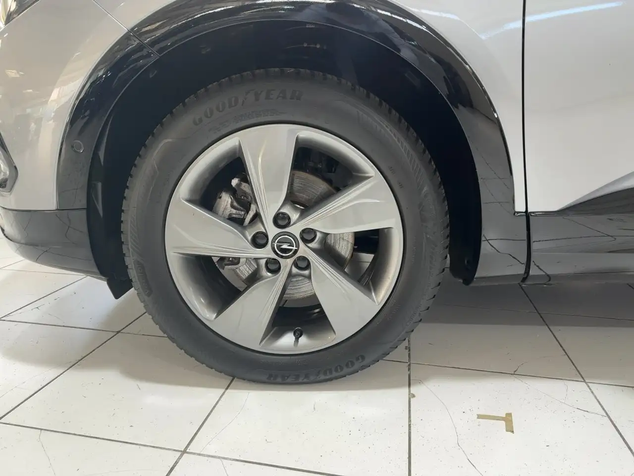 Opel Grandland GS. 1.2i Turbo AT 360-CAM CAM PDC — Galería del vehículo 14