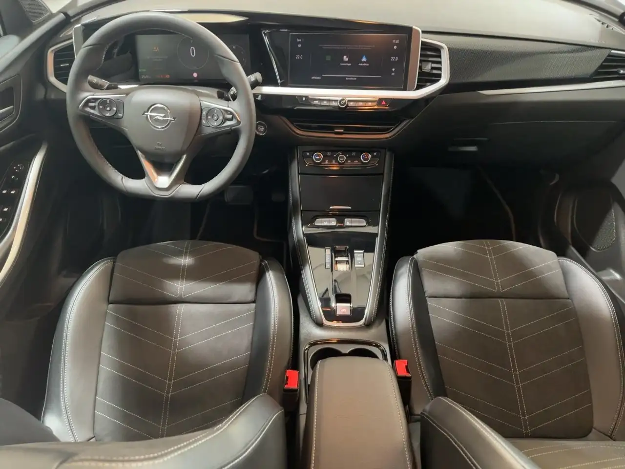 Opel Grandland GS. 1.2i Turbo AT 360-CAM CAM PDC — Galería del vehículo 11