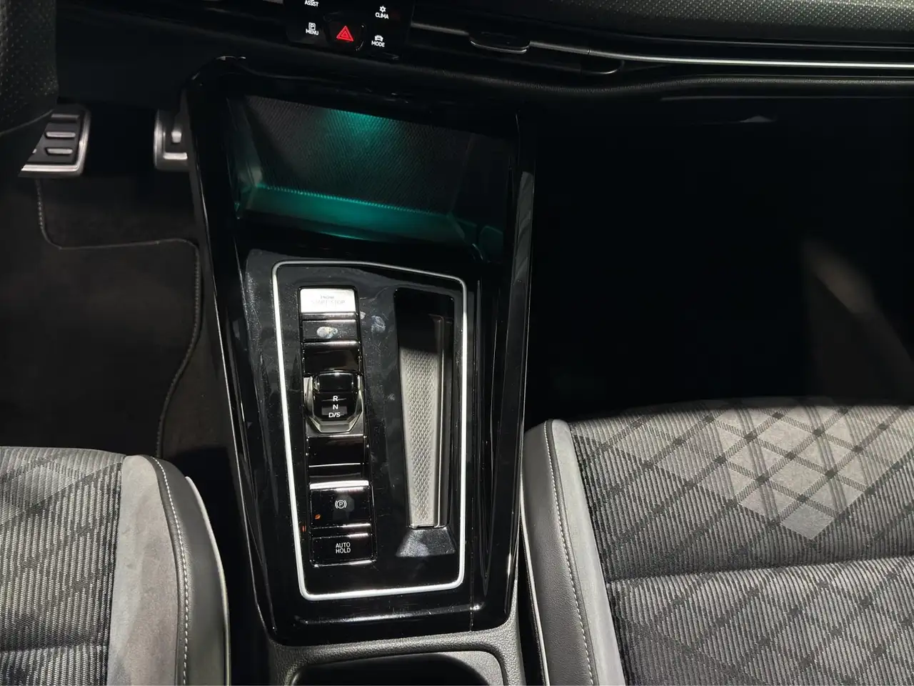Volkswagen Golf R-Line 1.5 eTSI*ACC*CAM*LED*AHK*Keyless* — Galería del vehículo 14
