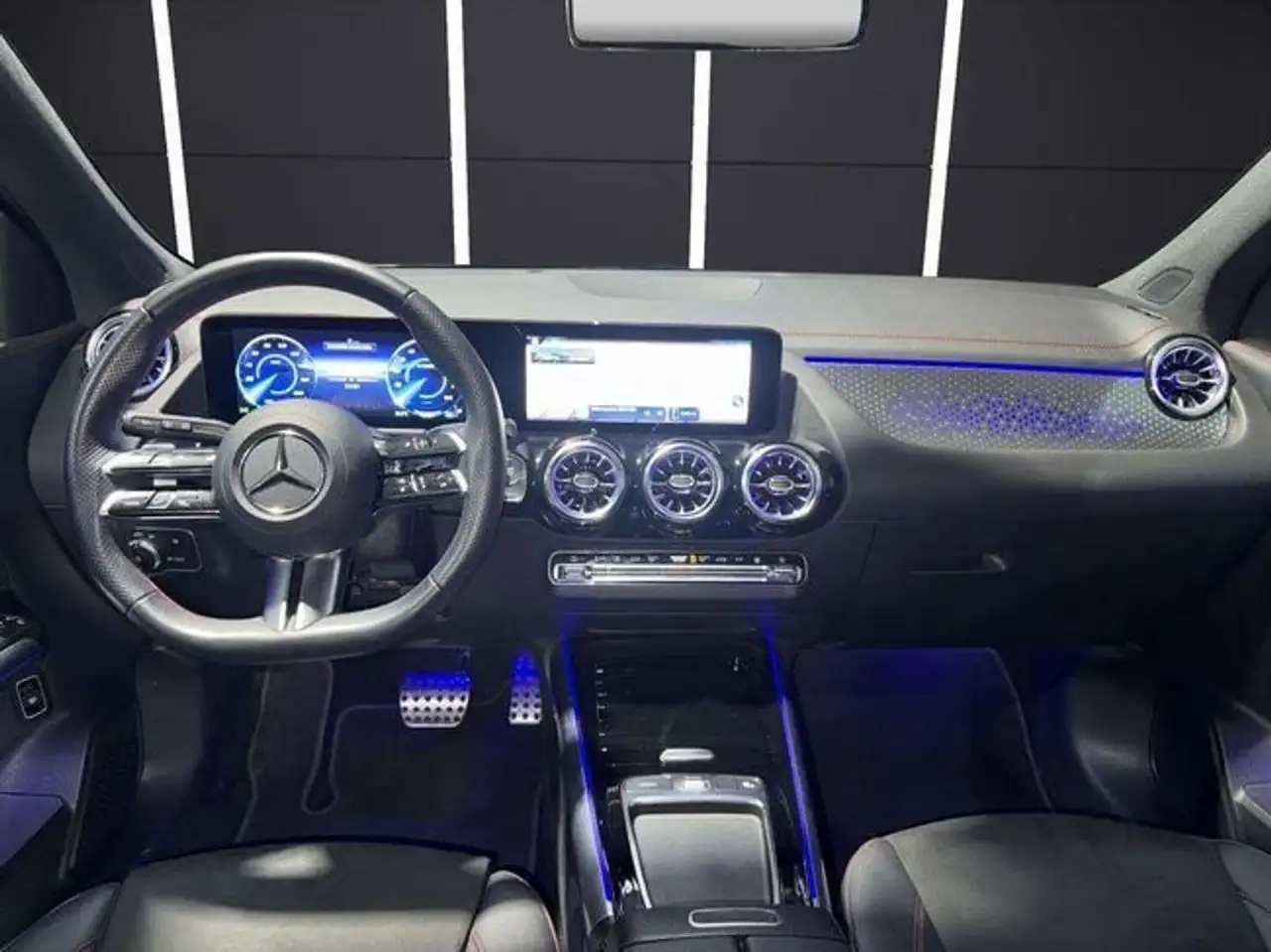 Mercedes-Benz EQA 250+ AMG — Vehicle gallery 11