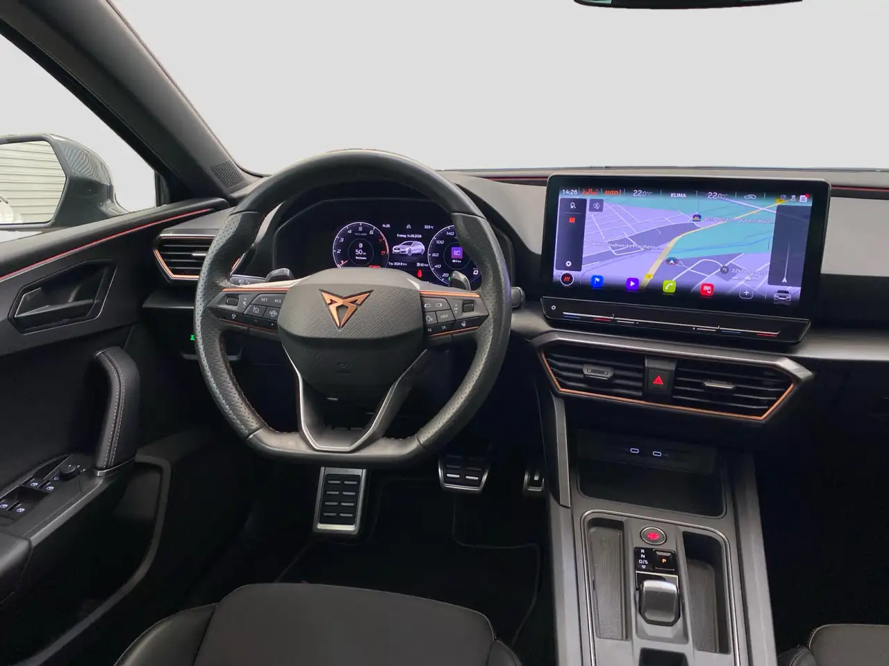 CUPRA Leon Sportstourer 2.0 TSI DSG VZ ACC Pano Kamera — Galería del vehículo 6