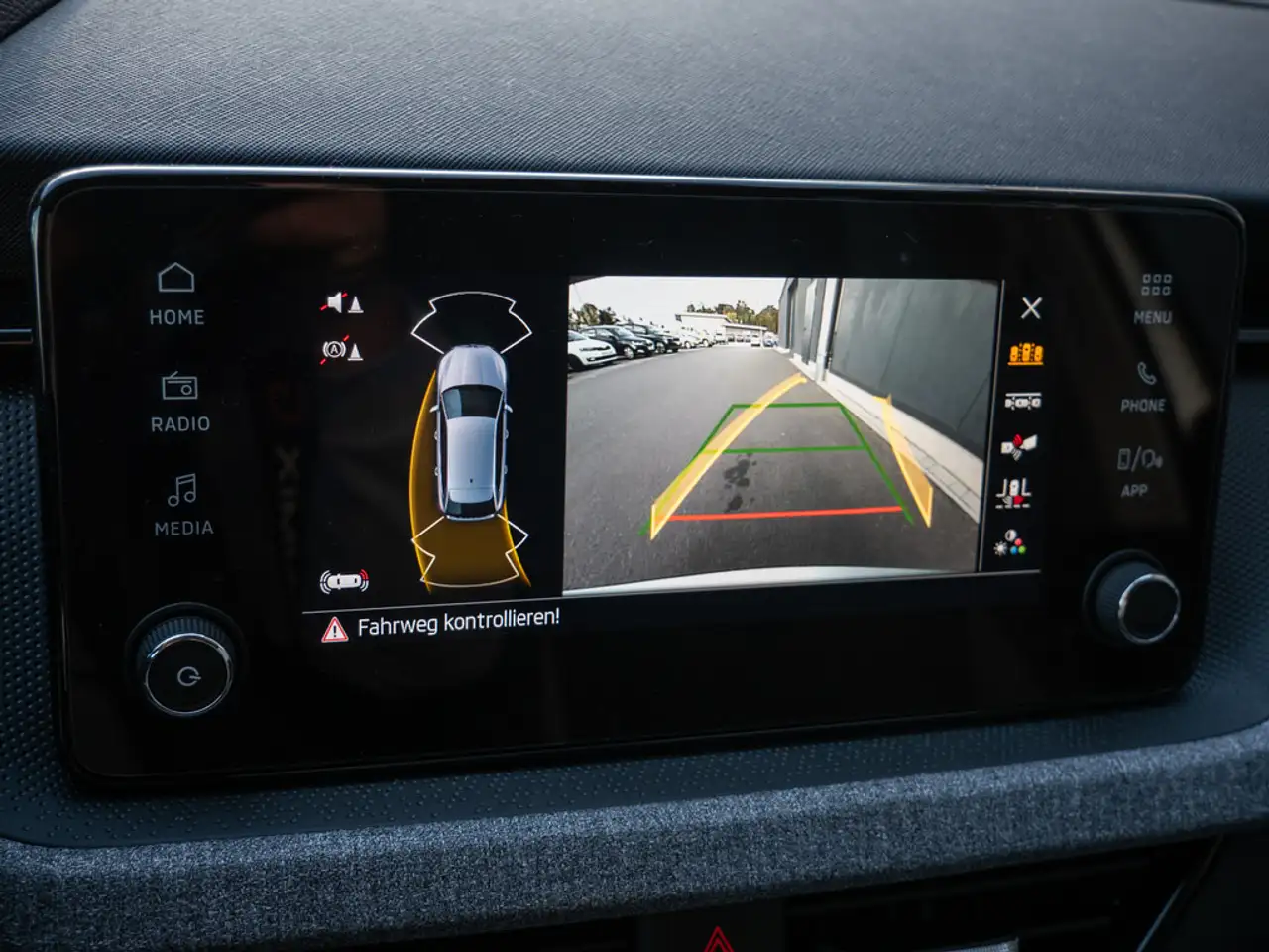 Skoda Scala 1.0 TSI Drive SHZ KAMERA AHK MATRIX-LED — Galería del vehículo 10