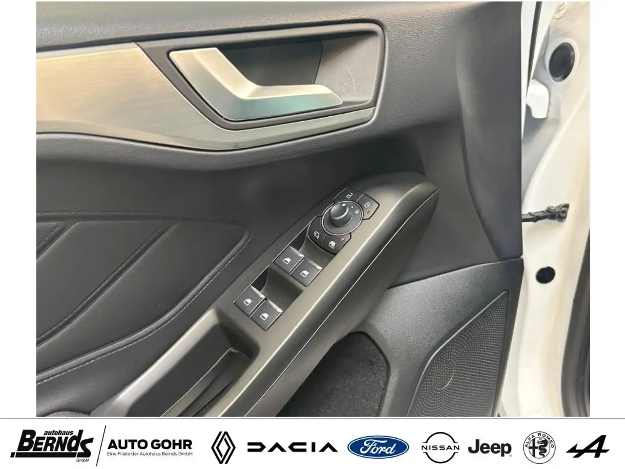 Ford Focus T 1.0 EcoB. Hybr. Aut. TITANIUM Matrix LED SYNC 4 — معرض صور السيارة 28
