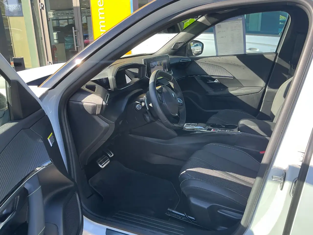 Peugeot 2008 1.2 PureTech 130 GT ACC+LED+Navi+360+Kam. — معرض صور السيارة 9