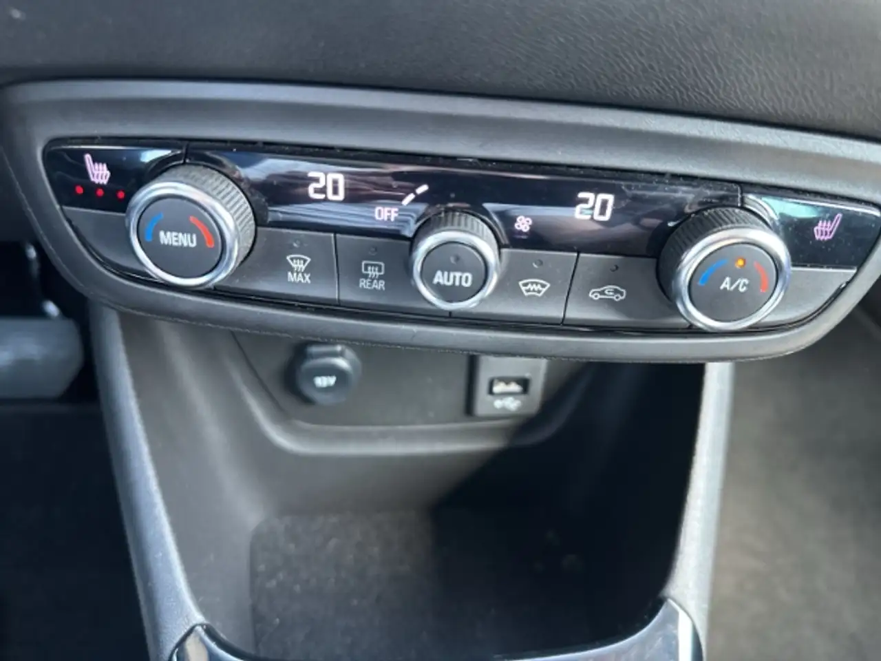 Opel Crossland Ultimate Alcantara - Head up Display - Navi - SHZ — معرض صور السيارة 20