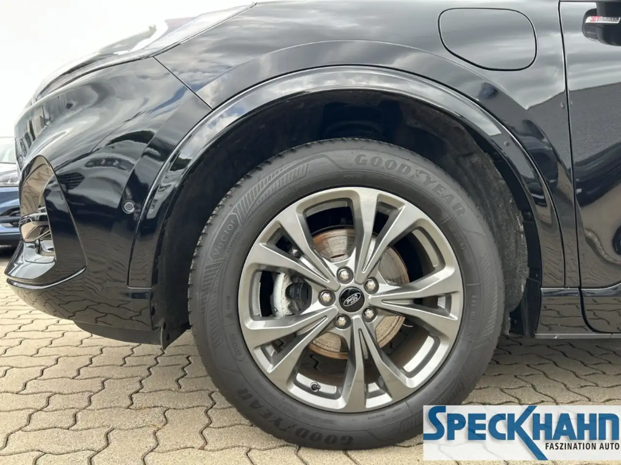 Ford Kuga Plug-In Hybrid ST-Line 2.5 Duratec -PHEV EU6d — معرض صور السيارة 8