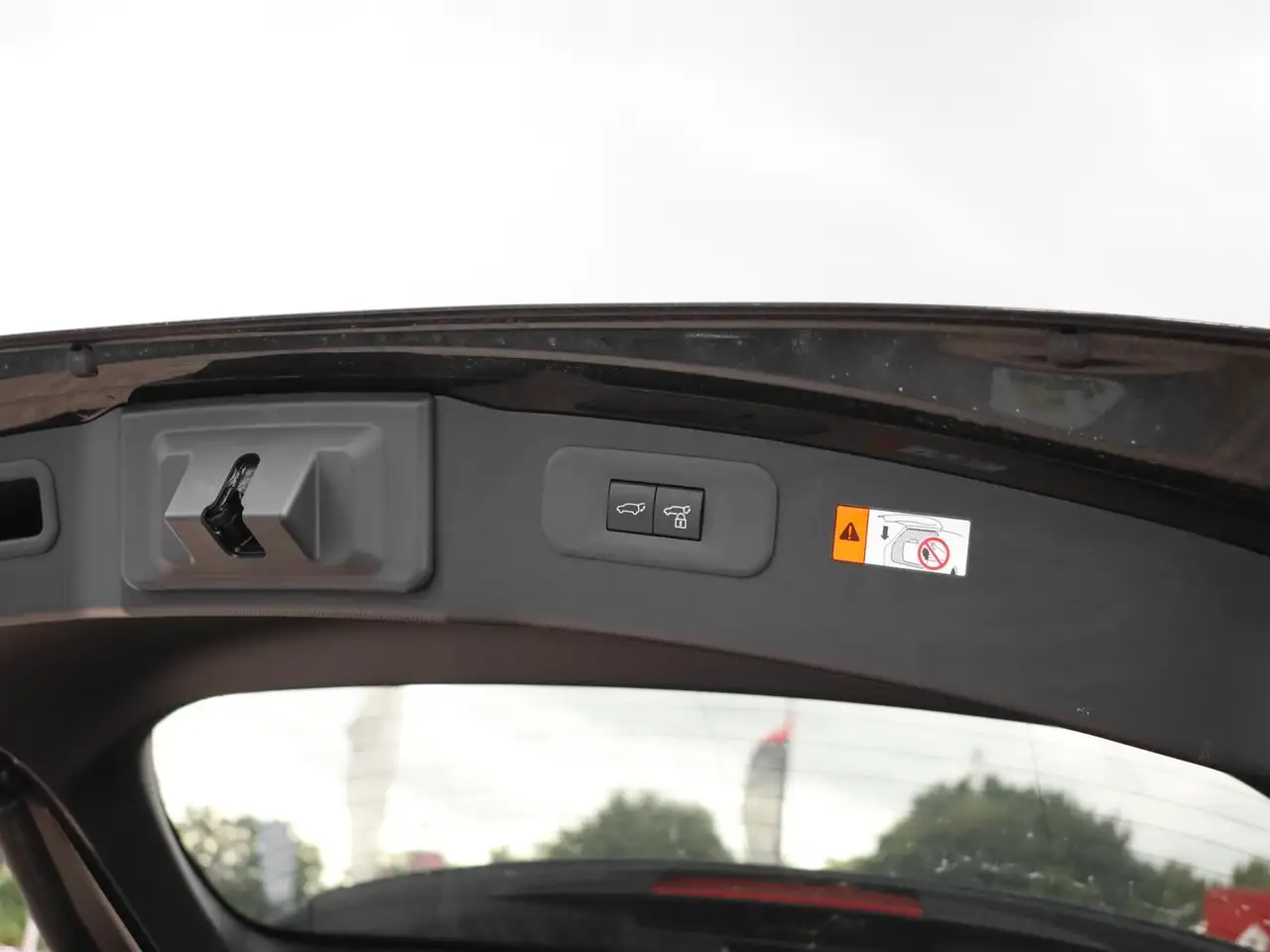 Lexus NX 350h Executive PANO NAVI SHZ PDC KLIMA LHR LM — Vehicle gallery 12