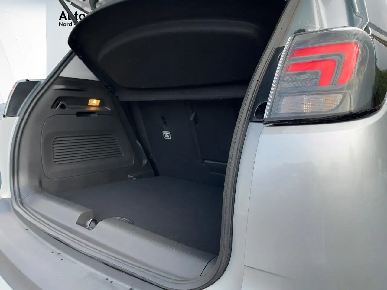 Opel Crossland AT6 Elegance LED/Nav/Ergo/SHZ/Kamera — معرض صور السيارة 9
