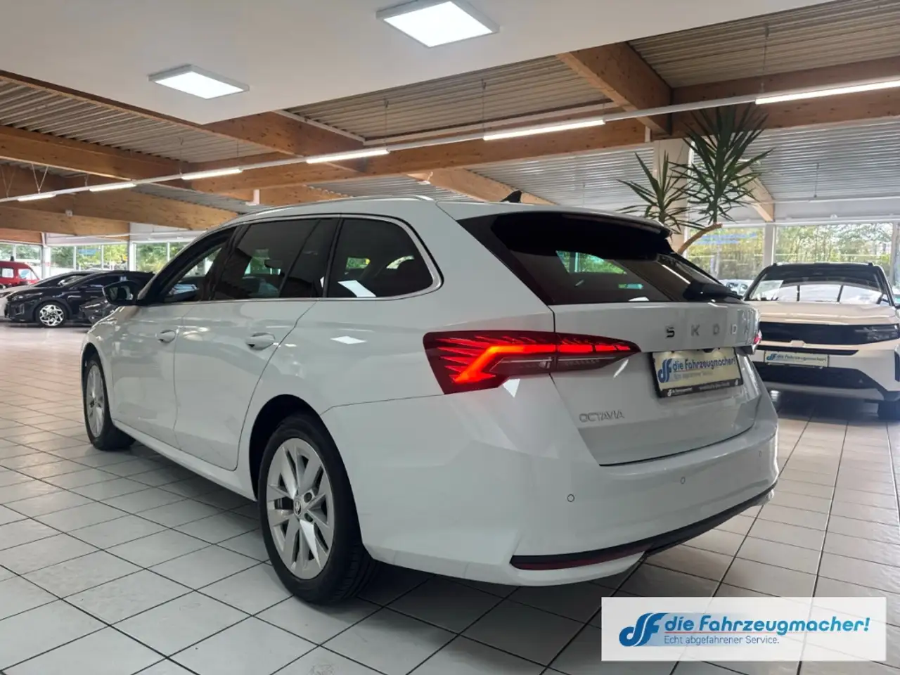 Skoda Octavia Combi 1.5 TSI mHEV 85 kW Selection Navi Digitales — Vehicle gallery 3