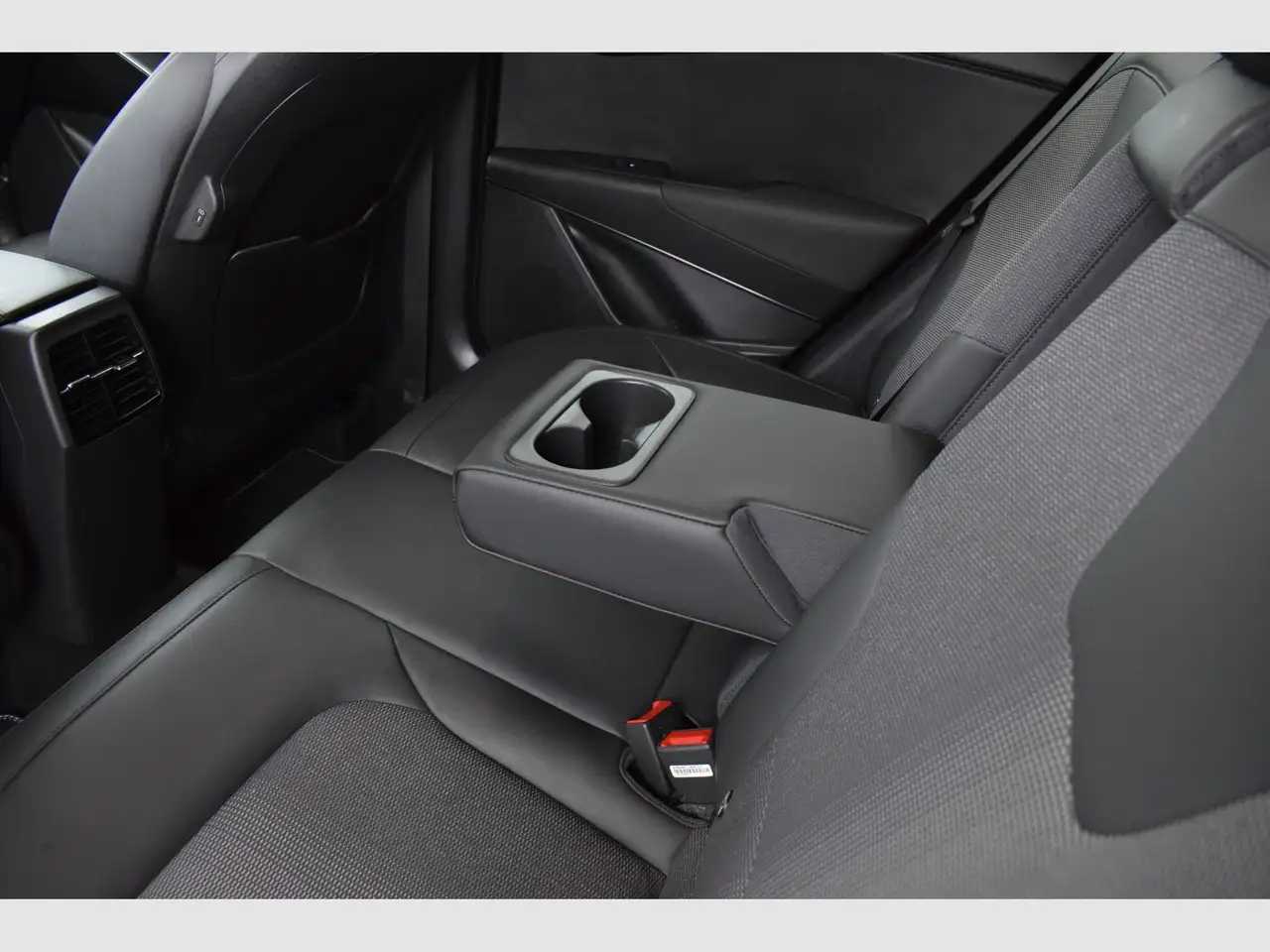 Kia Niro 1.6 GDi PHEV 135kW (183CV) Drive — Vehicle gallery 14
