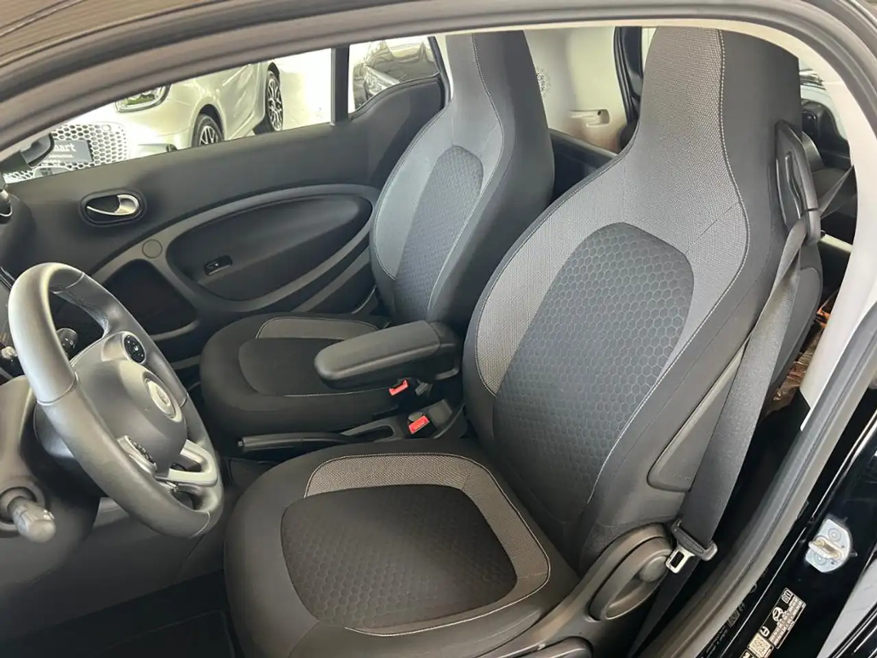 smart forTwo EQ Pano 22kw Exklusive FINAL EDITION LED — Galerie du véhicule 13