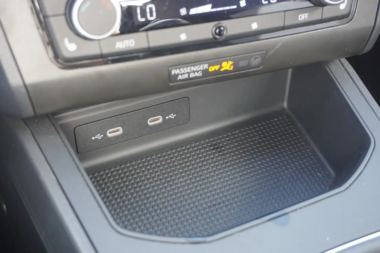 SEAT Ibiza 1.0 TSI FR LED Navi PDC Android Apple DAB — Vehicle gallery 21
