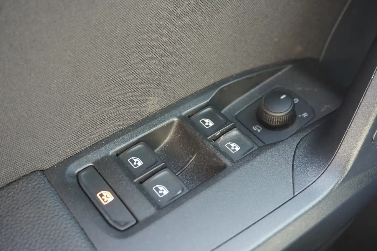 SEAT Ibiza 1.0 TSI FR LED Navi PDC Android Apple DAB — Vehicle gallery 30