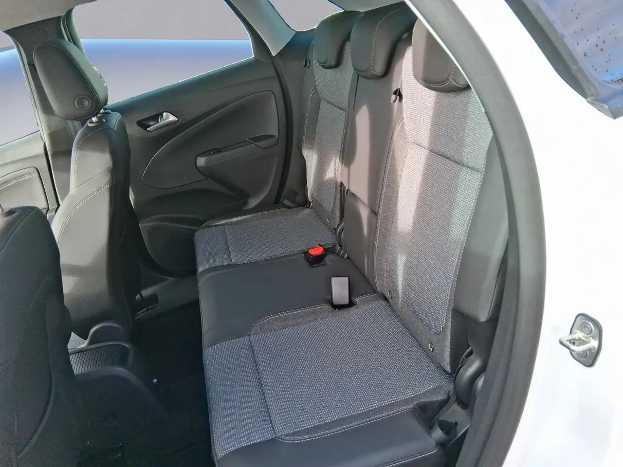 Opel Crossland X — Vehicle gallery 13
