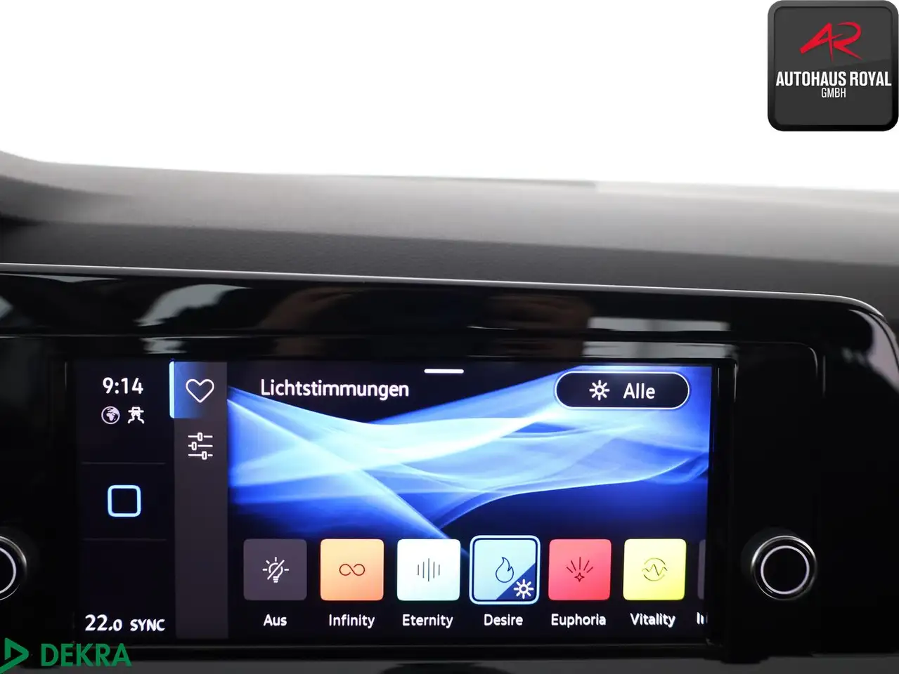 Volkswagen Golf VIII 2.0 TSI STYLE MASSAGE,ACC,AMBIENTE,SH — Galería del vehículo 18