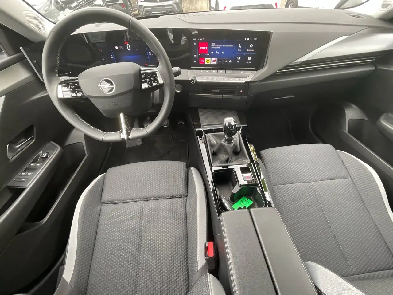 Opel Astra L Sports Tourer 1.2 Edition Sitzh. Carplay — معرض صور السيارة 15