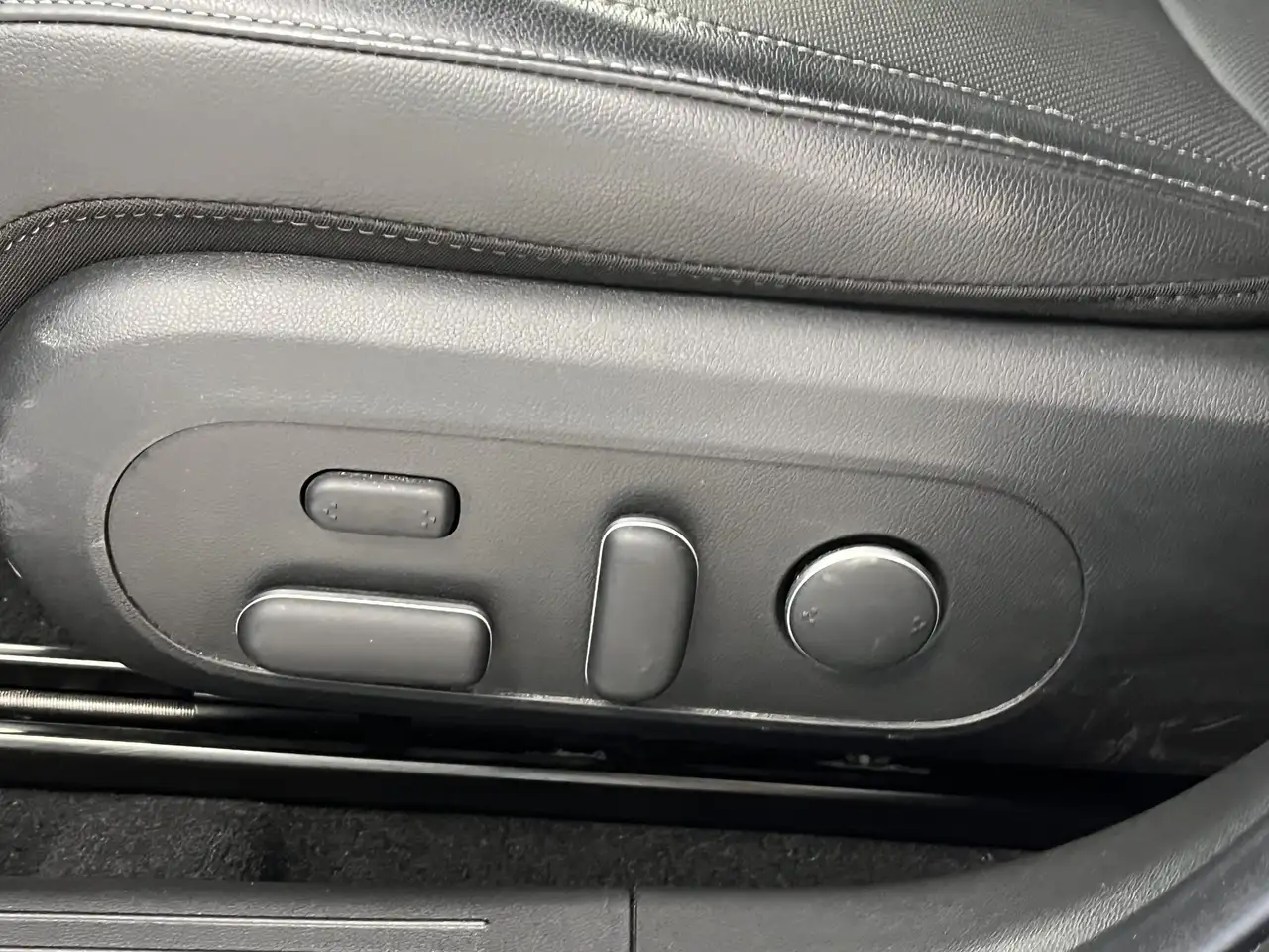 Hyundai IONIQ 6 Uniq Elektro AWD*HUD*BOSE*Leder*Navi*ACC — Galería del vehículo 19