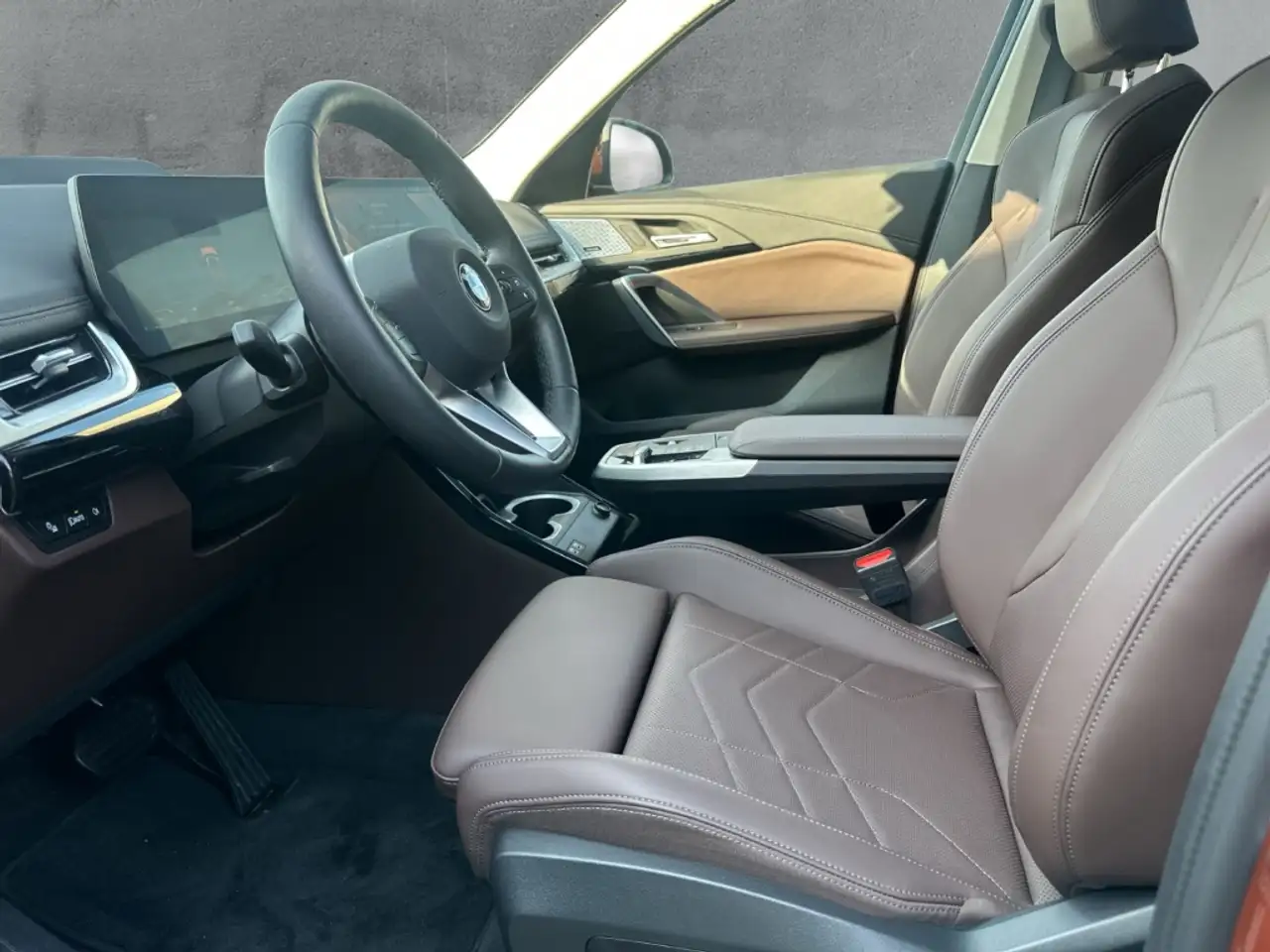 BMW X1 xDrive23i xLINE 18''LC PROF AHK HuD PANO SPORTSITZ — Galerie du véhicule 8