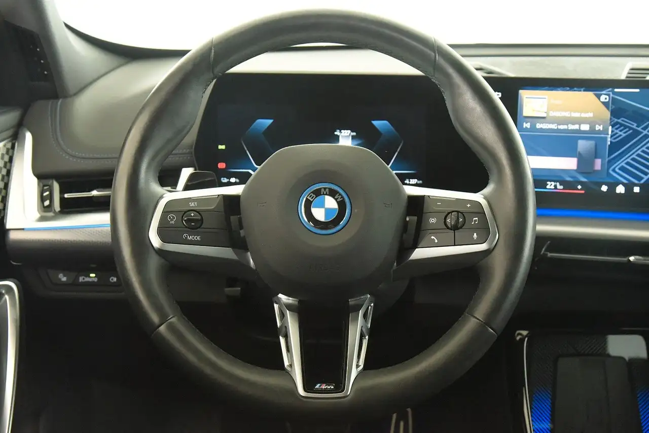 BMW iX1 xDrive30 M Sport AHK DriveAss+ Aktivsitz H+K — معرض صور السيارة 10