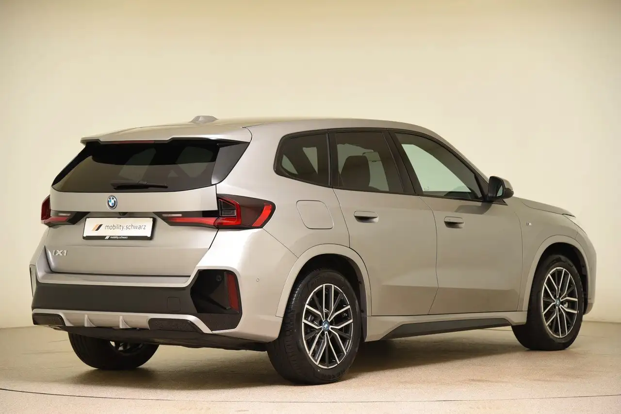 BMW iX1 xDrive30 M Sport AHK DriveAss+ Aktivsitz H+K — معرض صور السيارة 3