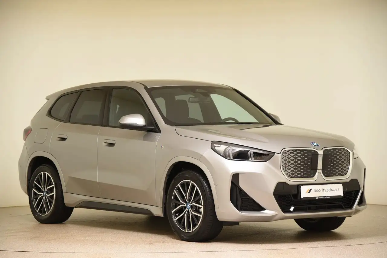 BMW iX1 xDrive30 M Sport AHK DriveAss+ Aktivsitz H+K — معرض صور السيارة 4