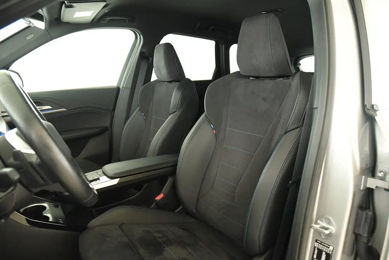 BMW iX1 xDrive30 M Sport AHK DriveAss+ Aktivsitz H+K — معرض صور السيارة 5