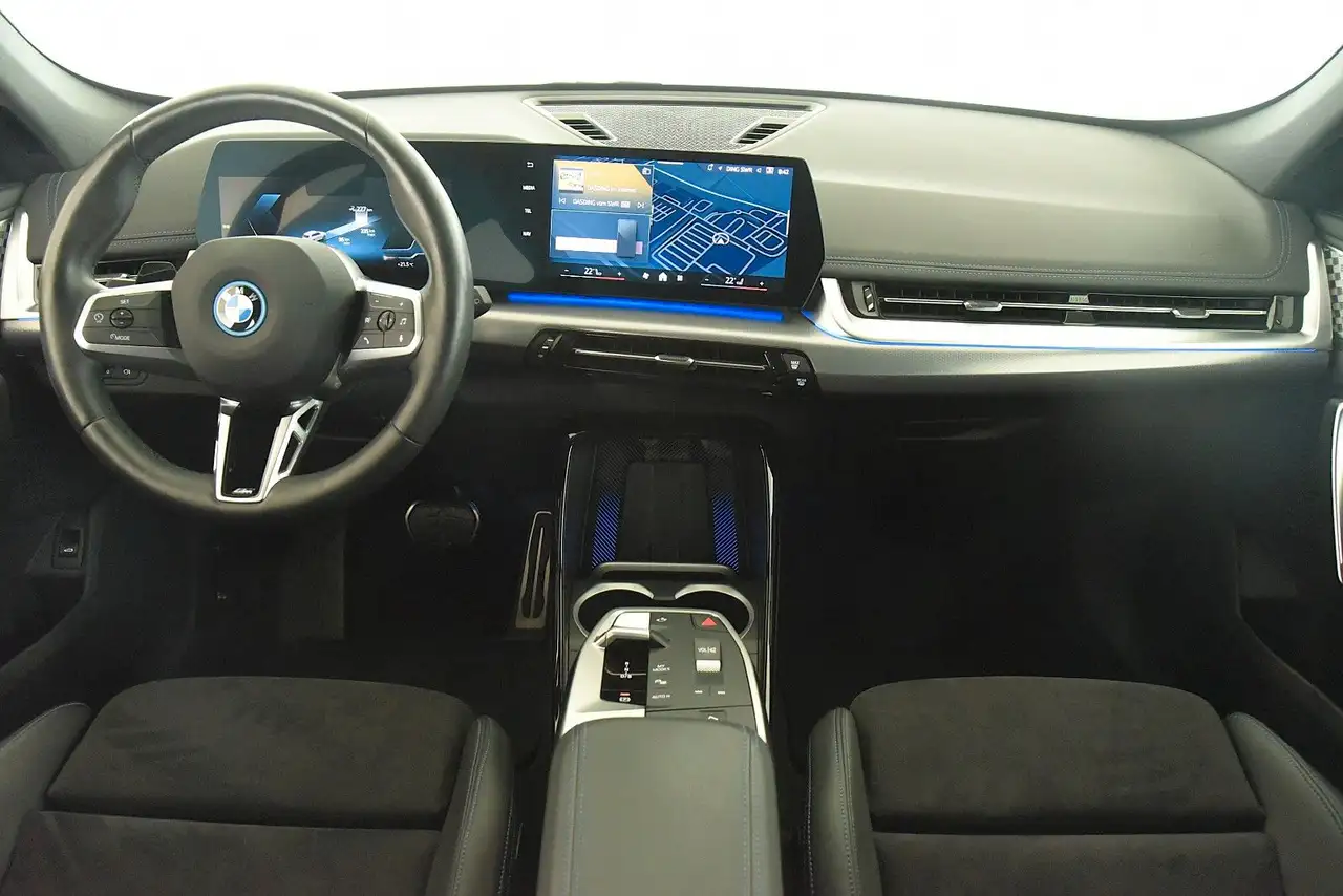 BMW iX1 xDrive30 M Sport AHK DriveAss+ Aktivsitz H+K — معرض صور السيارة 9
