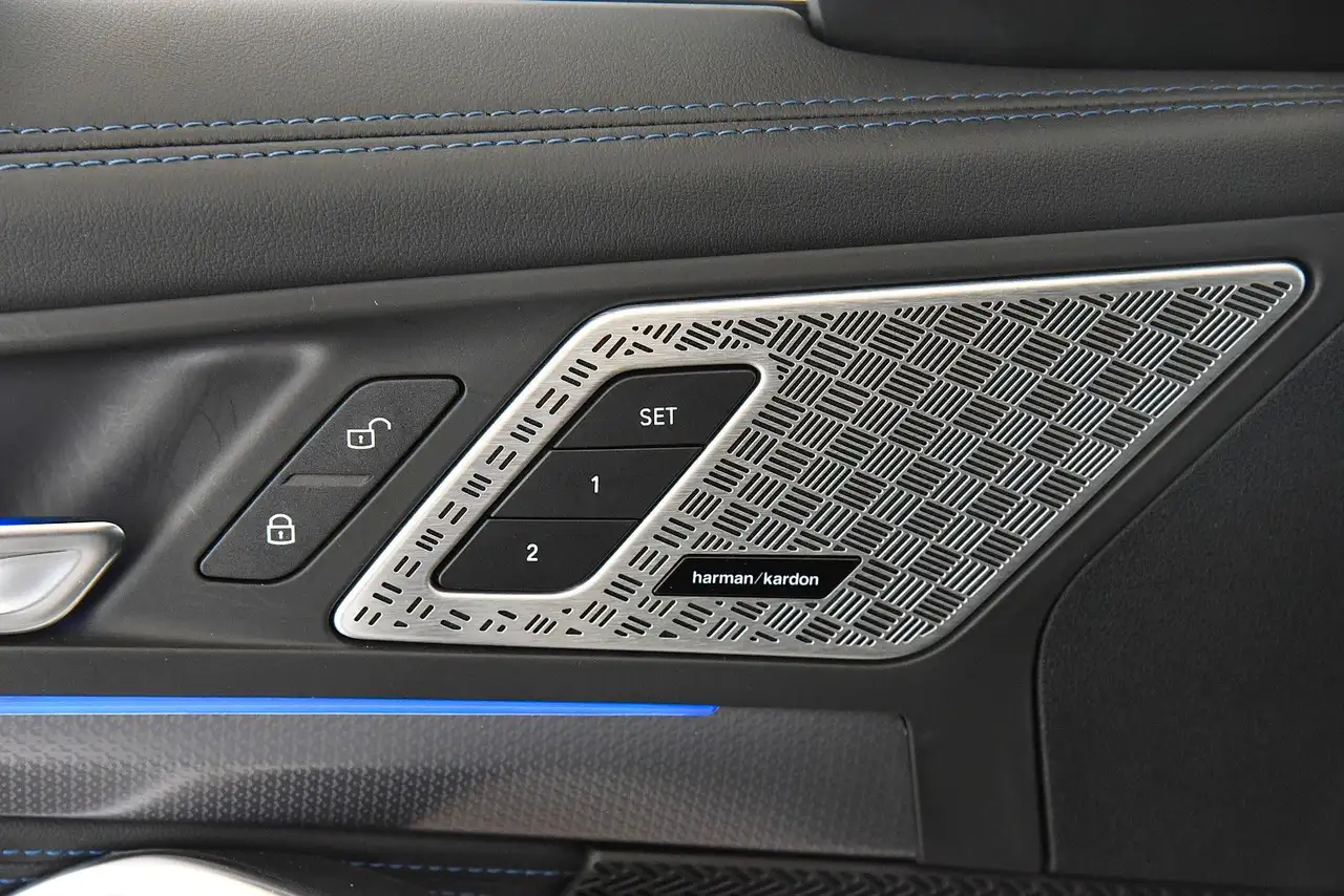 BMW iX1 xDrive30 M Sport AHK DriveAss+ Aktivsitz H+K — معرض صور السيارة 20