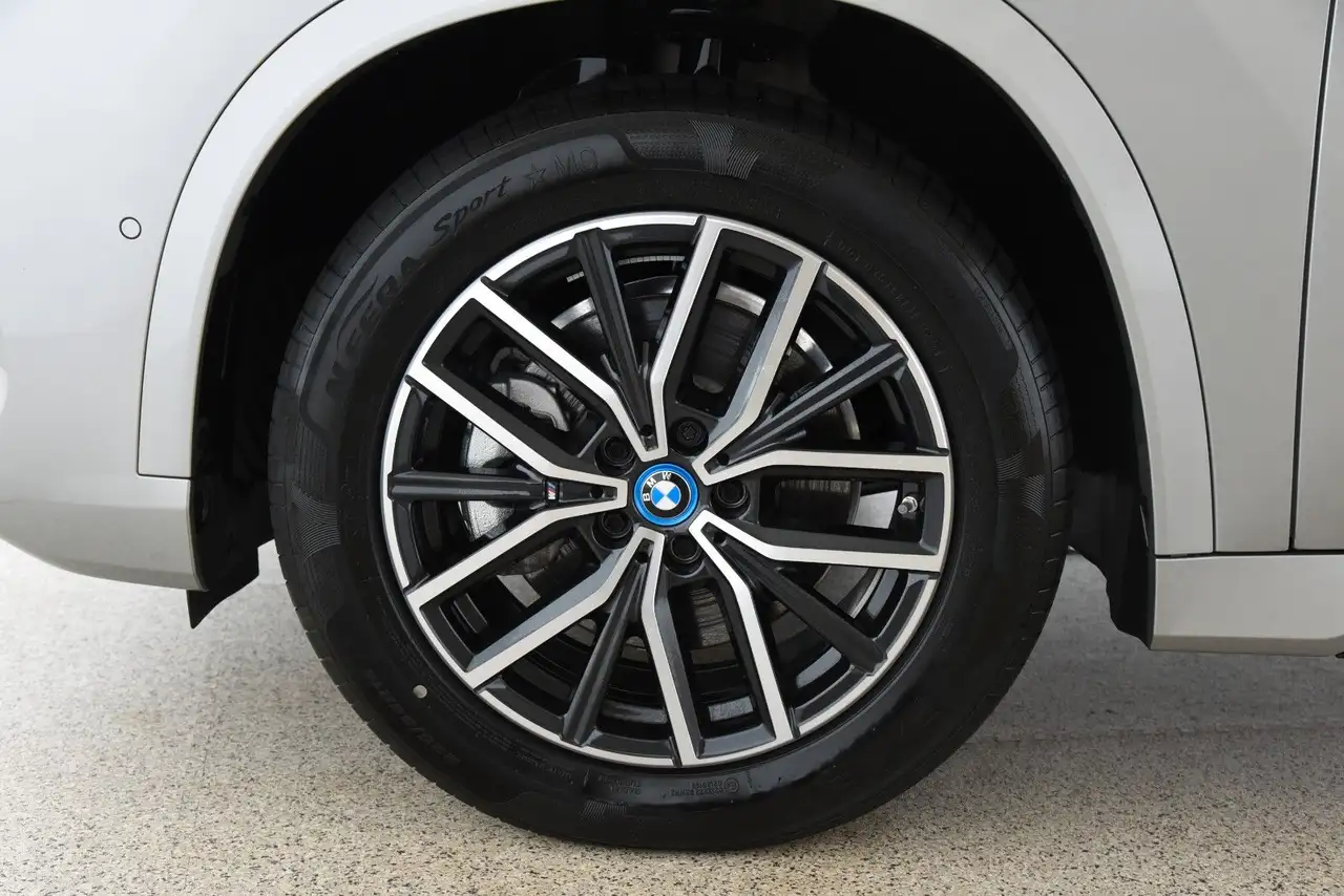 BMW iX1 xDrive30 M Sport AHK DriveAss+ Aktivsitz H+K — معرض صور السيارة 22