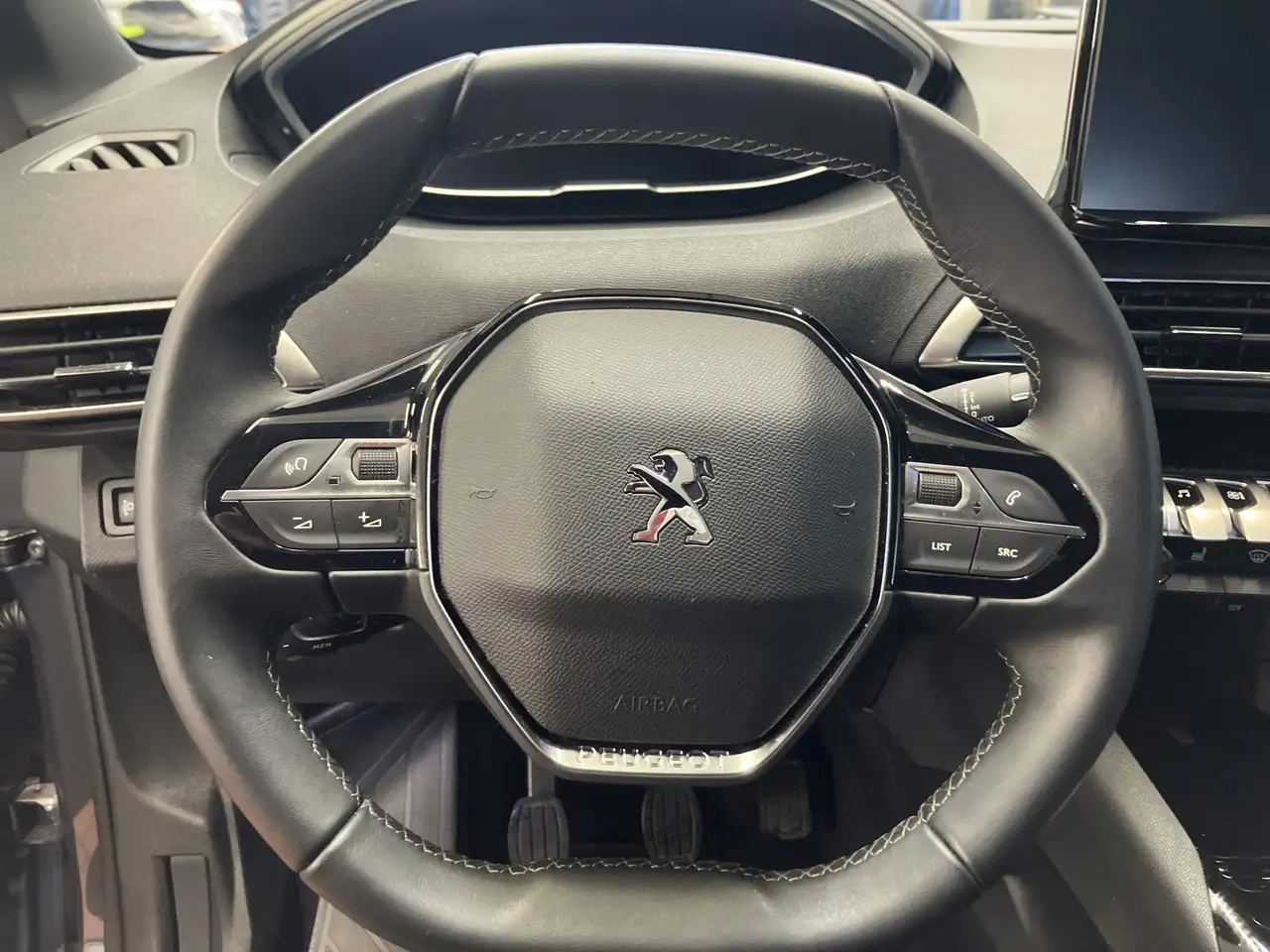 Peugeot 3008 PureTech 130 Allure Pack ACC+LED+Navi+SHZ — Vehicle gallery 9