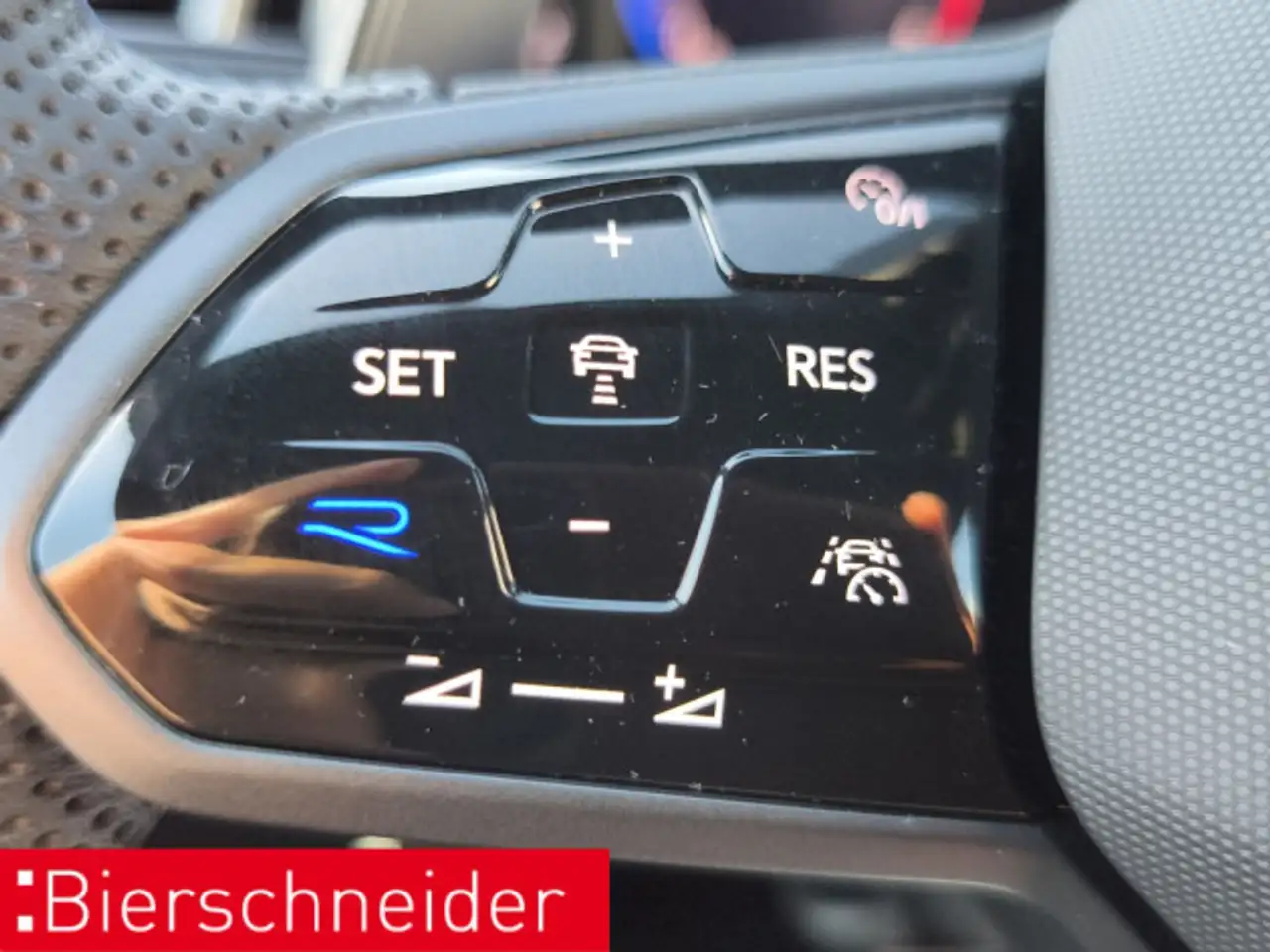 Volkswagen T-Roc 2.0 TSI DSG 4Mo R AKRA MATRIX DCC 19 — Vehicle gallery 24