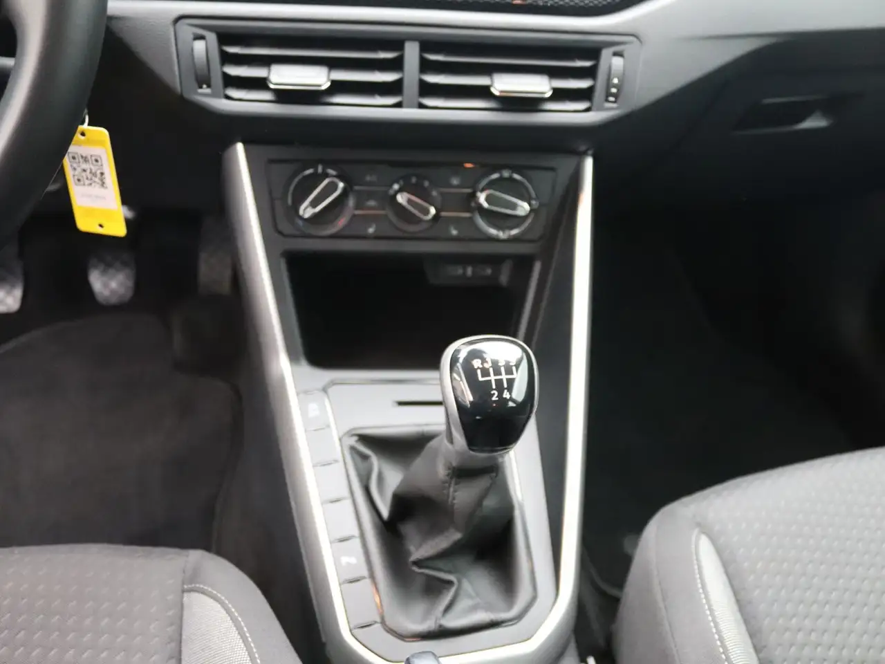 Volkswagen Polo Life 1.0 / App-Connect, LED, PDC, DAB+, SHZ — Vehicle gallery 14