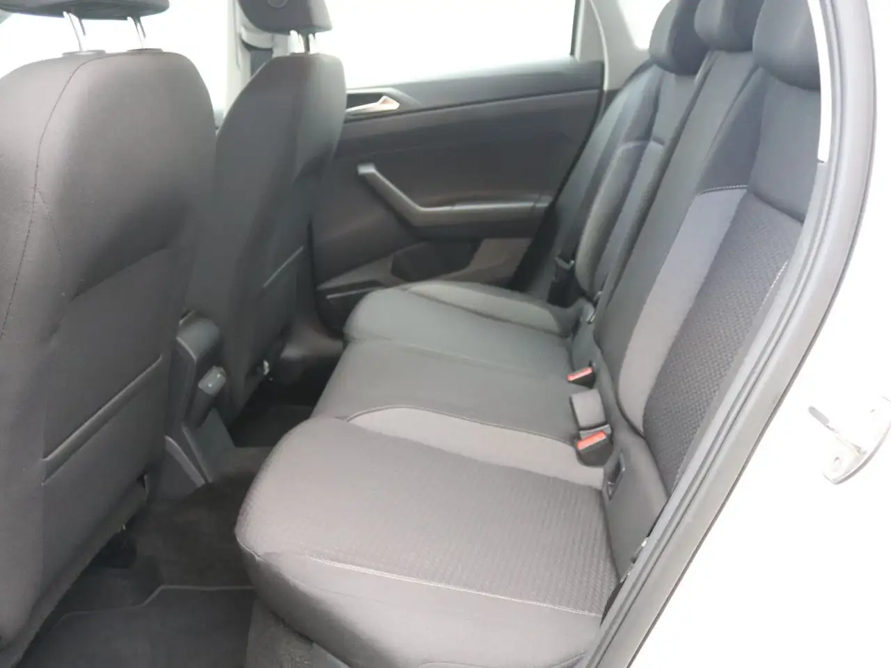 Volkswagen Polo Life 1.0 / App-Connect, LED, PDC, DAB+, SHZ — Vehicle gallery 11