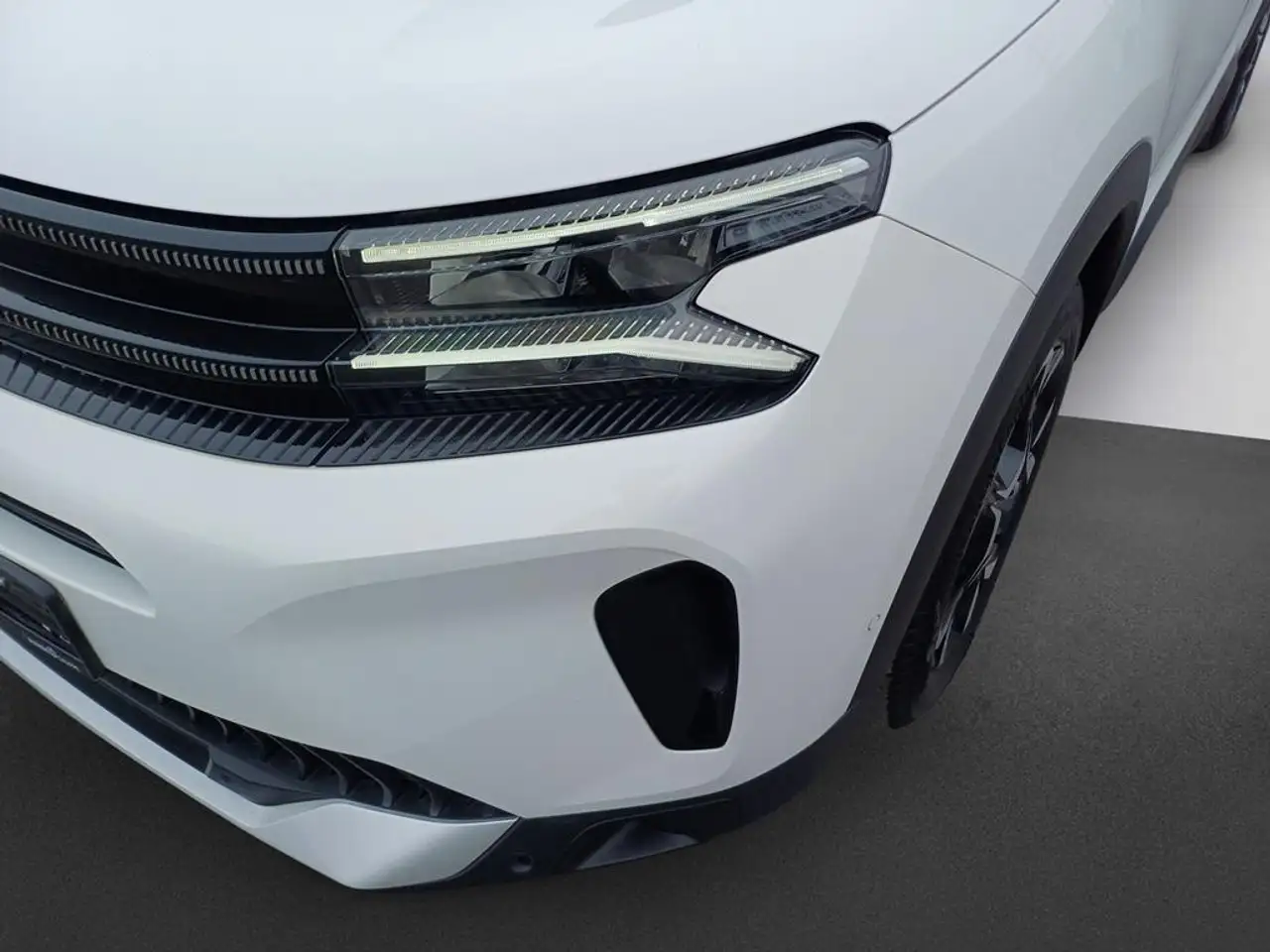 Citroen C5 Aircross PureTech 130 Plus — Vehicle gallery 9