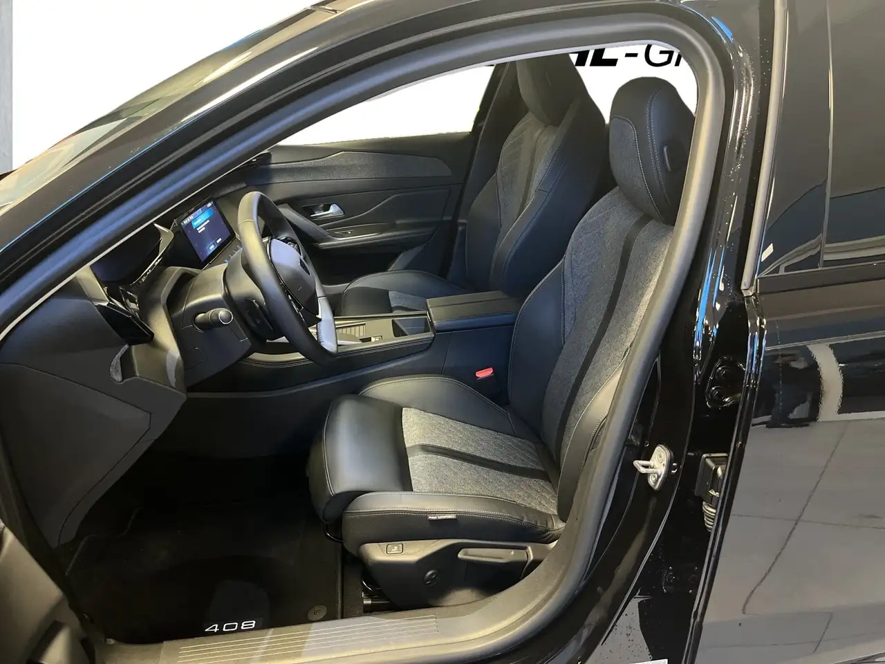Peugeot 408 Allure Plug-In Hybrid 180 e-EAT8 Hybrid 180 Allure — Galería del vehículo 8